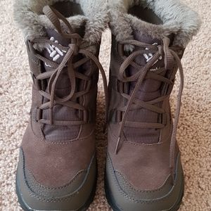 Columbia women boots size 6